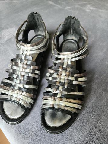 Mooie leren Arriva sandalen 43 beschikbaar voor biedingen