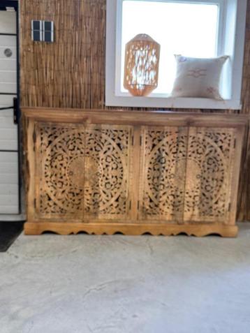 Dressoir Big Ben cirkel gaatjes 160x90x36 cm beschikbaar voor biedingen