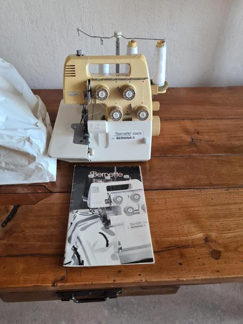 Lockmachine Bernina 334DS., Hobby en Vrije tijd, Naaimachines en Toebehoren, Gebruikt, Lockmachine, Bernina, Ophalen