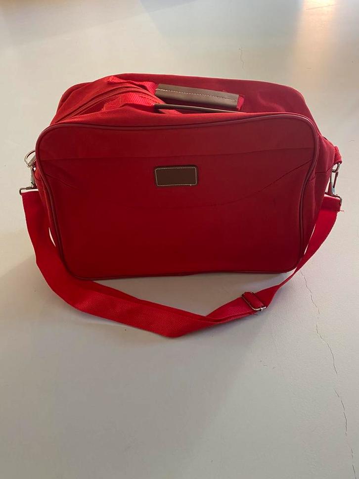 Rode handtas, Sieraden, Tassen en Uiterlijk, Toilettassen, Zo goed als nieuw, Heer of Dame, Rood, Ophalen of Verzenden