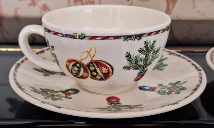 Gien Joyeux de Noël Breakfast Kop en Schotel, Huis en Inrichting, Keuken | Servies, Zo goed als nieuw, Kop(pen) en/of Schotel(s)