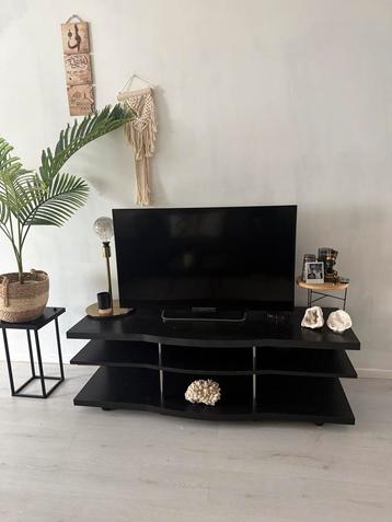 Mooie zwarte tv meubel beschikbaar voor biedingen