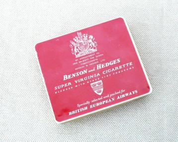 Blikje (leeg) Benson & Hedges / BEA Airways cigarettes. beschikbaar voor biedingen