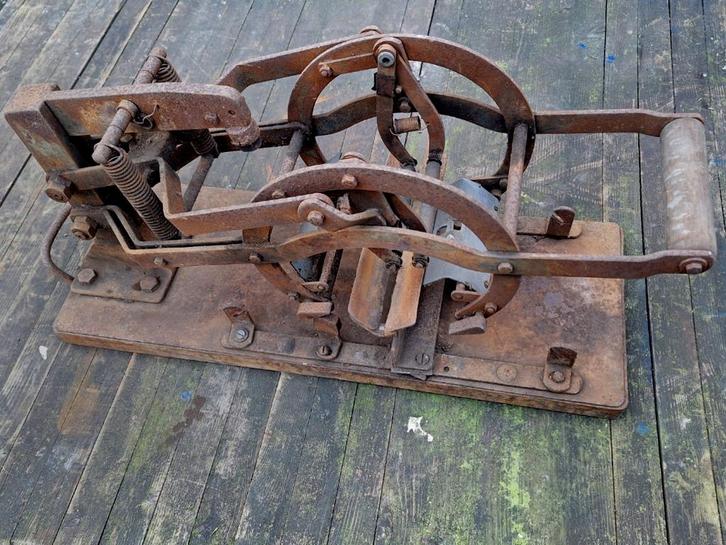 Oude etiketteer machine Bierbrouwerij, Antiek en Kunst, Curiosa en Brocante, Ophalen
