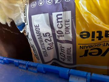 Isolatiemateriaal 10cm dik met dampwerende laag beschikbaar voor biedingen