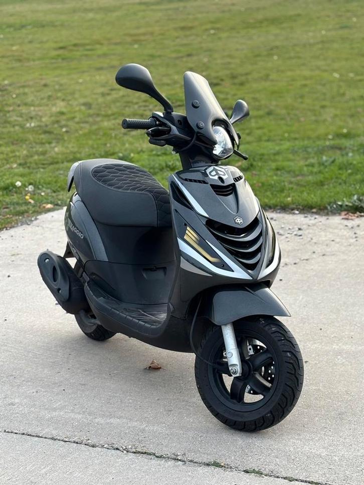 Zip 50cc a klasse, Fietsen en Brommers, Scooters | Piaggio, Zo goed als nieuw, Zip, Benzine, Ophalen