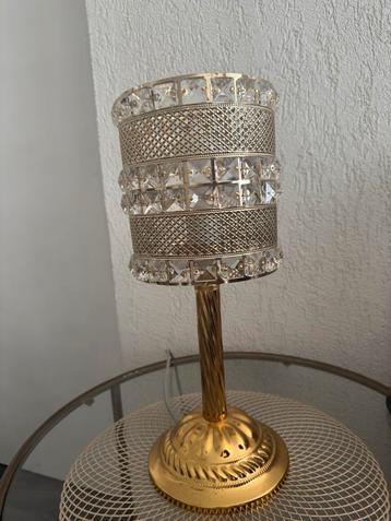MOET SNEL WEG Gouden Lamp met Kristallen Details beschikbaar voor biedingen