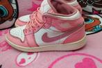 JORDAN  Schoenen Air 1 Mid Valentine's Day (2023) mt 36/5, Ophalen of Verzenden, Schoenen