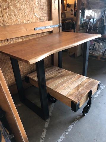 Boomstam BARTAFEL met Stalen Onderstel beschikbaar voor biedingen