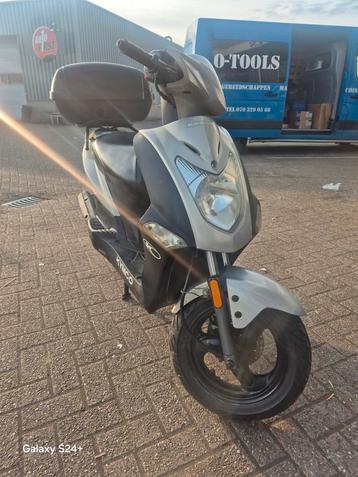 Kymco agilaty blauw kenteken.  beschikbaar voor biedingen