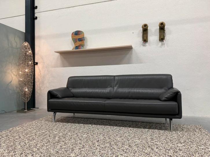 Nieuwstaat Leolux Bora Balanza Bank 3,5 zits Hoog Grijs Leer, Huis en Inrichting, Banken | Bankstellen, Nieuw, Rechte bank, Driepersoons