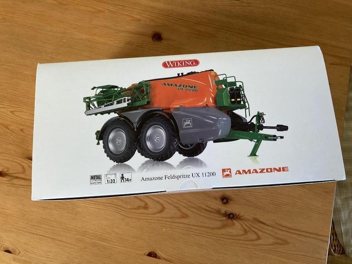 Wiking 077346 Amazone UX 11200 veldspuit 1/32 NIEUW, Hobby en Vrije tijd, Modelauto's | 1:32, Nieuw, Tractor of Landbouw, Overige merken