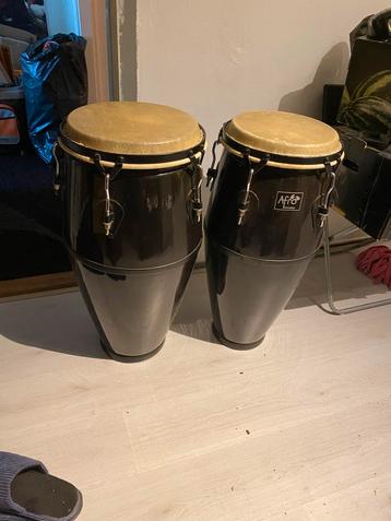 Conga Set met Tassen beschikbaar voor biedingen