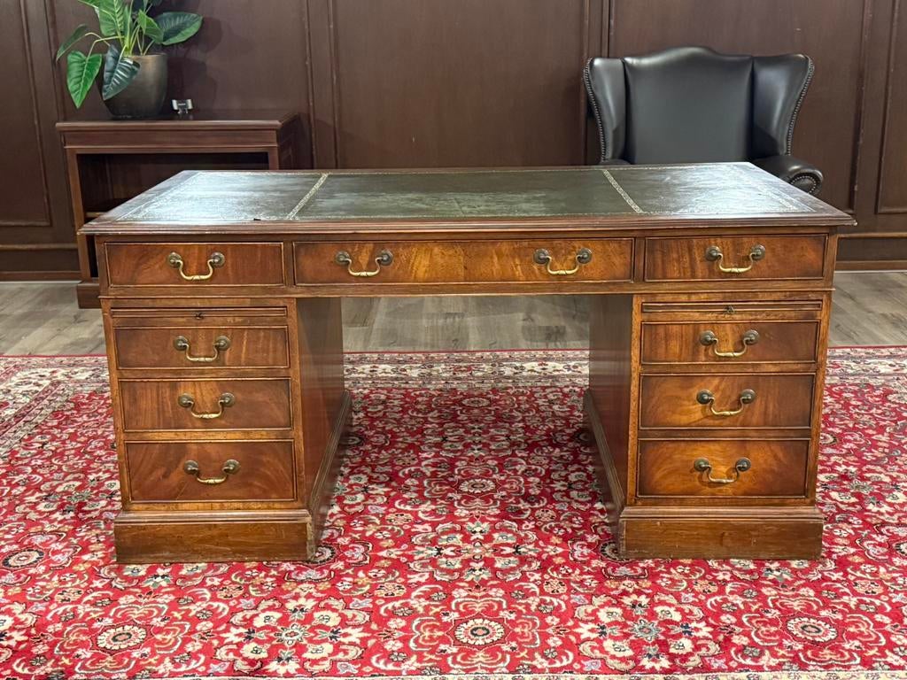 Klassiek Engels bureau #619, Huis en Inrichting, Bureaus, Zo goed als nieuw, Ophalen of Verzenden