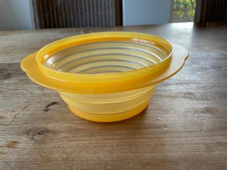 Tupperware Mini-max rond 950 ml zonder deksel, Huis en Inrichting, Keuken | Tupperware, Zo goed als nieuw, Bak of Kom, Geel, Ophalen of Verzenden
