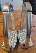 Te koop:Veiligheids stijgbeugel Tech Stirrup  zilverkleurig, Dieren en Toebehoren, Ophalen of Verzenden, Zo goed als nieuw, Dressuur