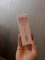 Charlotte Tilbury airbrush flawless foundation 5 neutral, Sieraden, Tassen en Uiterlijk, Overige kleuren, Gehele gezicht, Nieuw