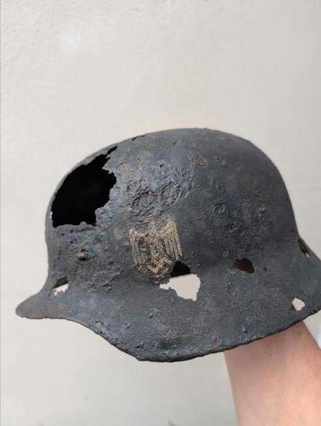 Originele Duitse Wehrmacht decal Stahlhelm – Bodemvondst WO2 beschikbaar voor biedingen