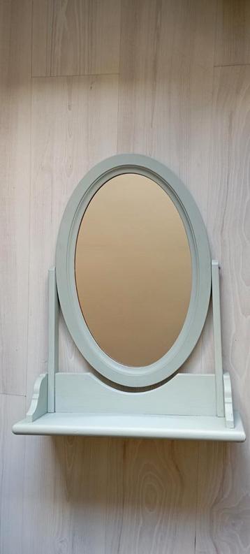 Brocante kantelbare spiegel in vintage zacht groen geverfd  beschikbaar voor biedingen
