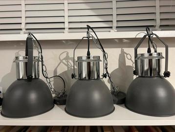 Te koop drie mooie hanglampen beschikbaar voor biedingen