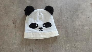 Leuke panda muts beschikbaar voor biedingen