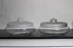 Twee koekschalen Leerdam J.J. Boon met gesatineerd deksel, Antiek en Kunst, Antiek | Glas en Kristal, Ophalen of Verzenden