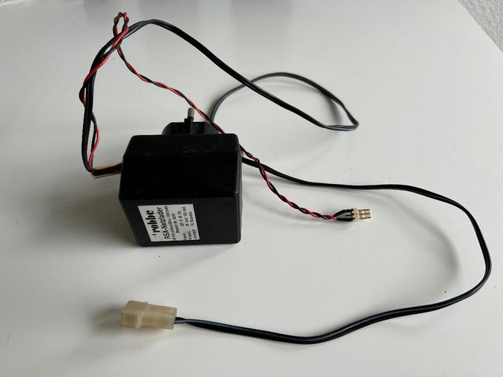 Vintage Robbe lader met Tamiya aansluiting rc auto modelbouw, Hobby en Vrije tijd, Modelbouw | Radiografisch | Auto's, Gebruikt