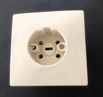 perilex stopcontact beschikbaar voor biedingen
