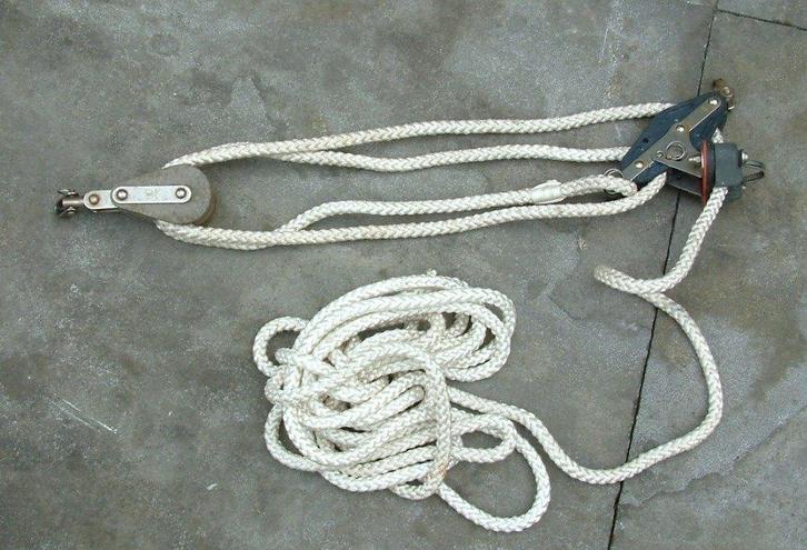 schoot met katrollen -leuvers  en genua met leuvers  28 M2, Watersport en Boten, Zeilen en Zeiltoebehoren, Gebruikt, Genua of Fok