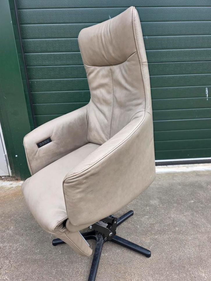 MOET WEG relaxfauteuil sta op stoel leer stervoet, Huis en Inrichting, Fauteuils, Zo goed als nieuw, Leer, 50 tot 75 cm, Ophalen of Verzenden