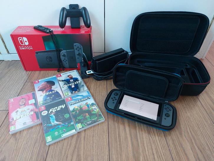 Nintendo Switch Compleet Pakket met Games en Koffer, Spelcomputers en Games, Spelcomputers | Nintendo Switch, Zo goed als nieuw