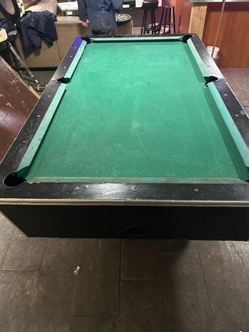 Pooltafel goed gebruikt beschikbaar voor biedingen
