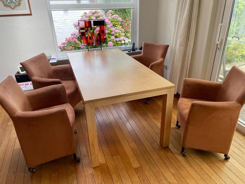 Eettafel plus vier stoelen, Huis en Inrichting, Complete eetkamers, Zo goed als nieuw, Ophalen of Verzenden