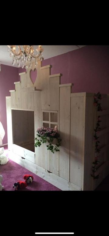 whitewash stijgerhouten kinderkamer,  vogelhuis bed en kast  beschikbaar voor biedingen