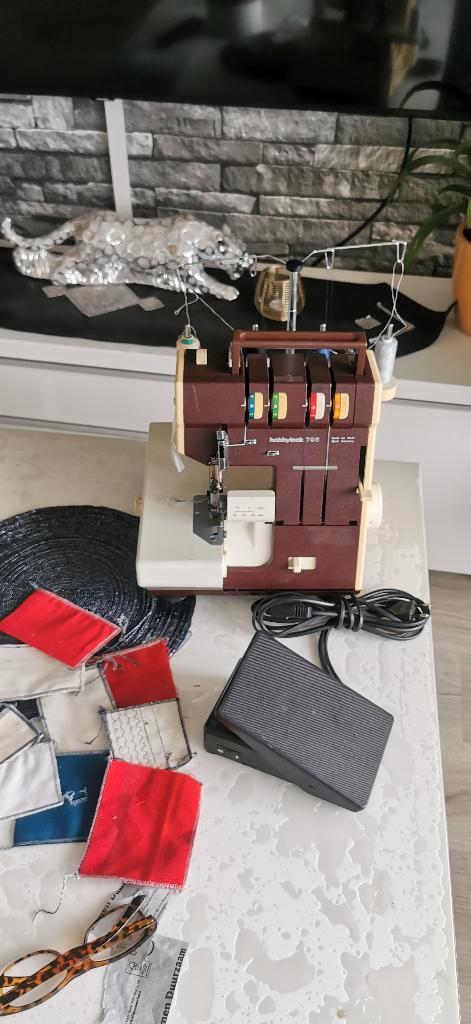 PFAFF hobbylockmachine 796 overlockmachine PFAFF, Hobby en Vrije tijd, Naaimachines en Toebehoren, Gebruikt, Naaimachine, Pfaff