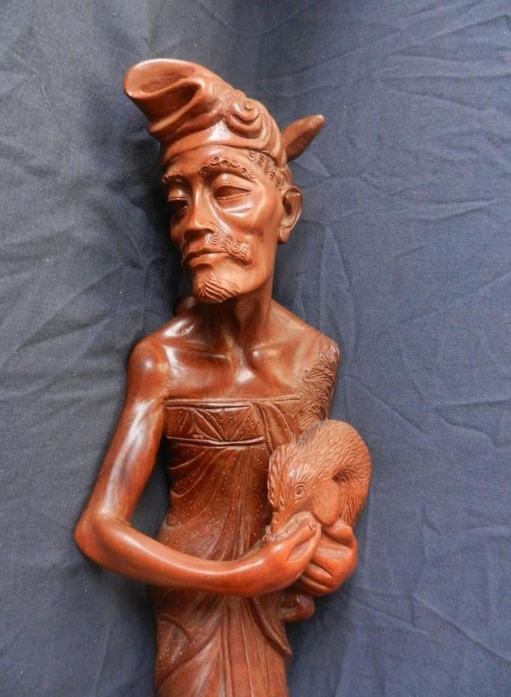 Groot houten snijwerk Man met haan Bali Indonesie h. 60 cm., Antiek en Kunst, Kunst | Beelden en Houtsnijwerken, Ophalen of Verzenden