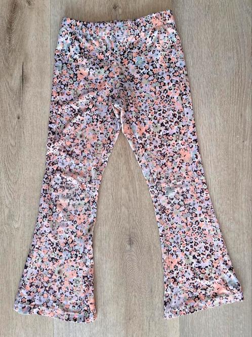 Leuke flared maat 104, Kinderen en Baby's, Kinderkleding | Maat 104, Zo goed als nieuw, Meisje, Broek, Verzenden