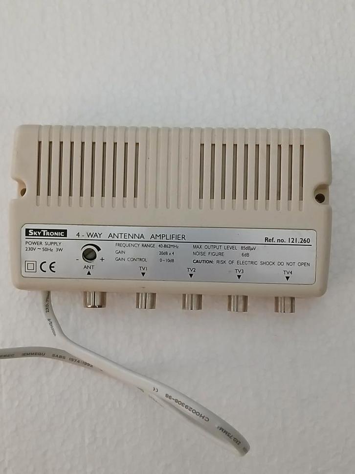 Sky Tronic 4-Way Antenne Versterker, Audio, Tv en Foto, Schotelantennes, Gebruikt, (Schotel)antenne, Overige merken, Ophalen of Verzenden