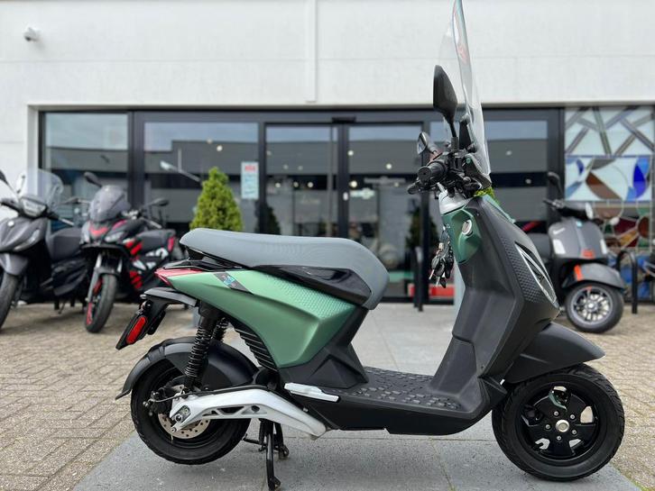 Piaggio 1 one + e scooter, Fietsen en Brommers, Scooters | Piaggio, Gebruikt, Overige modellen, Elektrisch