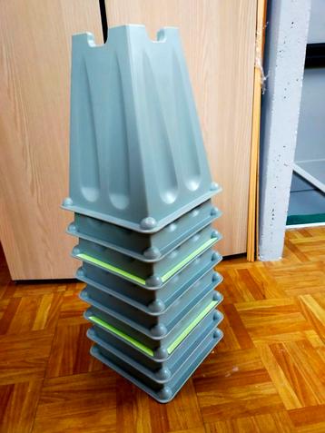 Bedverhogers.  beschikbaar voor biedingen