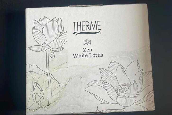 White lotus (Therme reisverpakking), Sieraden, Tassen en Uiterlijk, Uiterlijk | Cosmetica en Make-up, Nieuw, Handen en Nagels