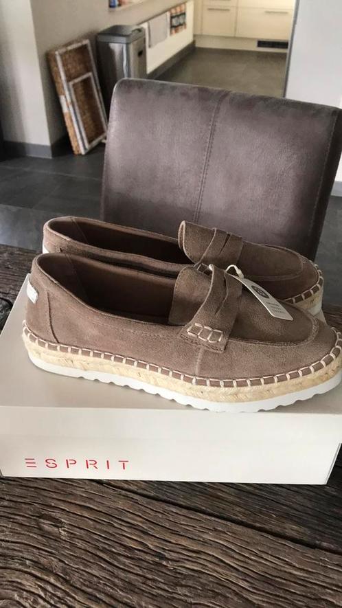 Nieuwe esprit instappers 38 zand kleurig, Kleding | Dames, Schoenen, Zo goed als nieuw, Instappers, Ophalen of Verzenden