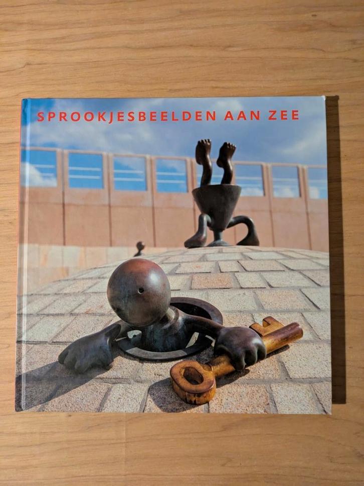 Marijke Bouwhuis - SprookjesBeelden aan zee (Scheveningen), Boeken, Kunst en Cultuur | Beeldend, Zo goed als nieuw, Ophalen of Verzenden