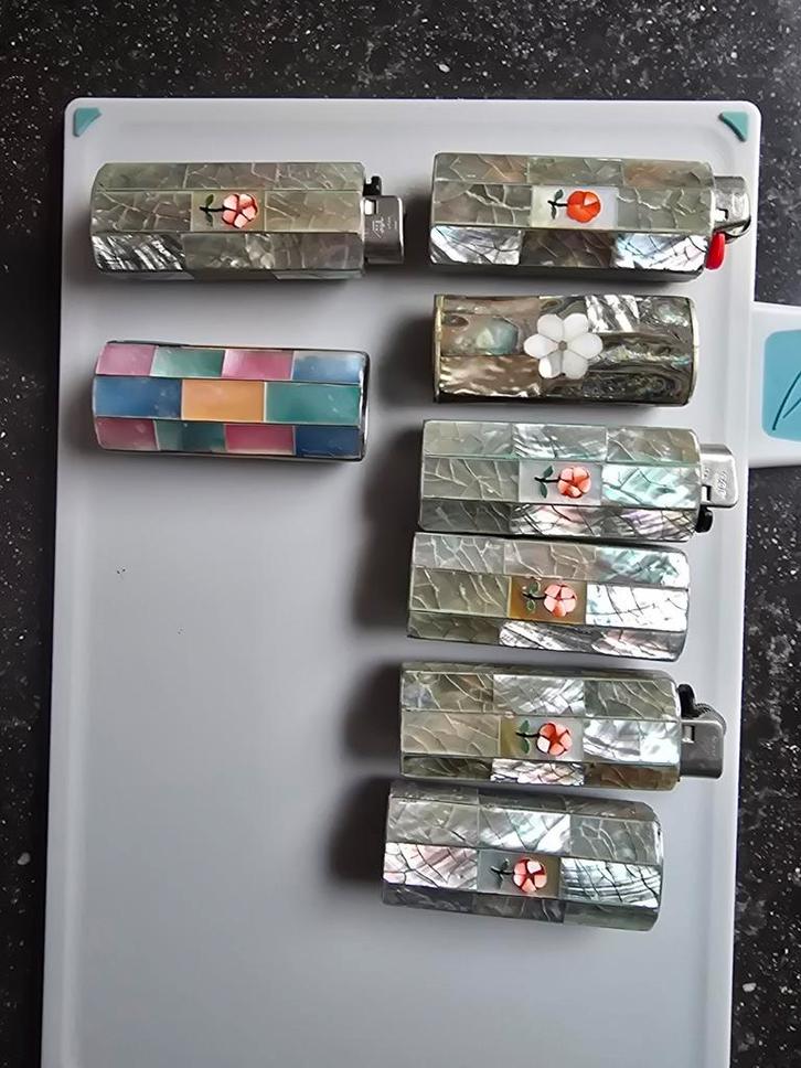 Heb 8 hulzen voor aanstekers van Schelp( abeloon), Verzamelen, Rookartikelen, Aanstekers en Luciferdoosjes, Zo goed als nieuw