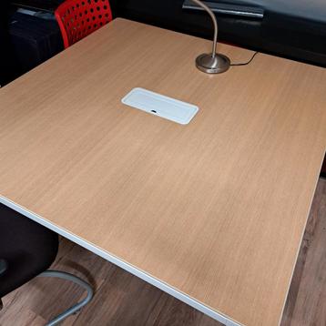 IKEA Galant vergadertafel 140x140cm - afbeelding 4