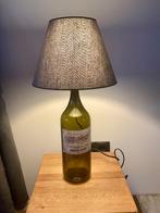 Nieuwe tafellamp van een grote fles, Huis en Inrichting, Lampen | Tafellampen, Ophalen of Verzenden, Nieuw, Glas, Minder dan 50 cm