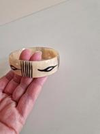 Beschilderde hoorn armband. Vintage, Verzenden, Zo goed als nieuw, Overige materialen