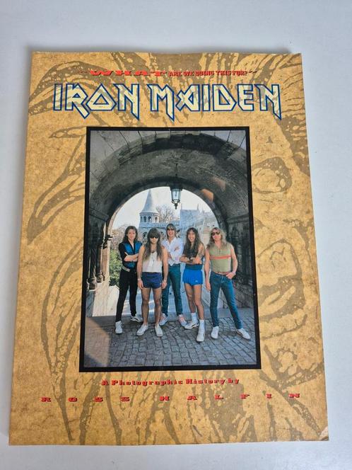 Iron Maiden: A Photographic History - Ross Halfin, Boeken, Muziek, Zo goed als nieuw, Artiest, Ophalen of Verzenden