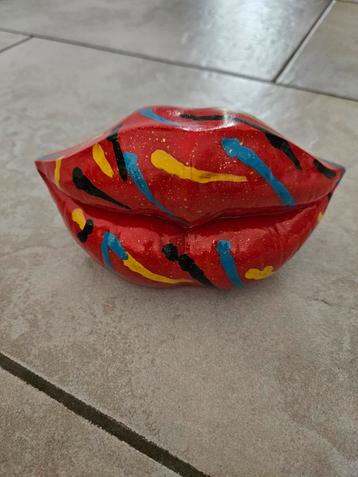Red lips beeld € 10,- beschikbaar voor biedingen