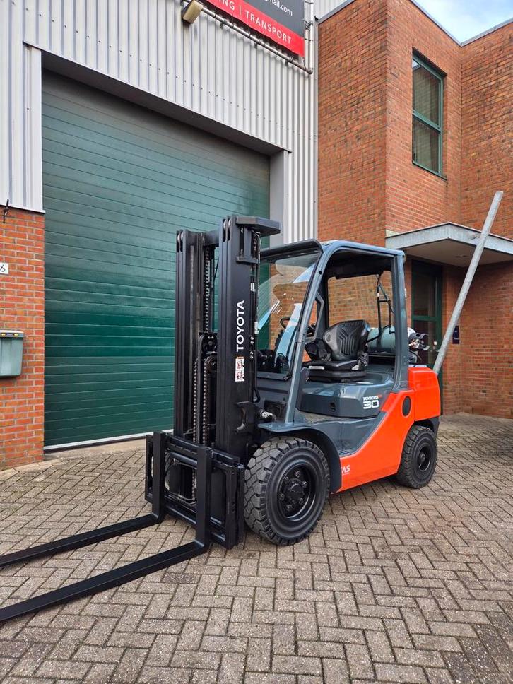 TOYOTA 8FG30F (2019) LPG heftruck Triplex mast met sideshift, Zakelijke goederen, Machines en Bouw | Heftrucks en Intern transport